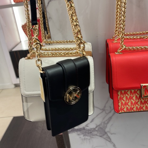 MICHAEL KORS CARMEN SMALL FAUX LEATHER PHONE CROSSBODY BAG - Picture 9 of 13